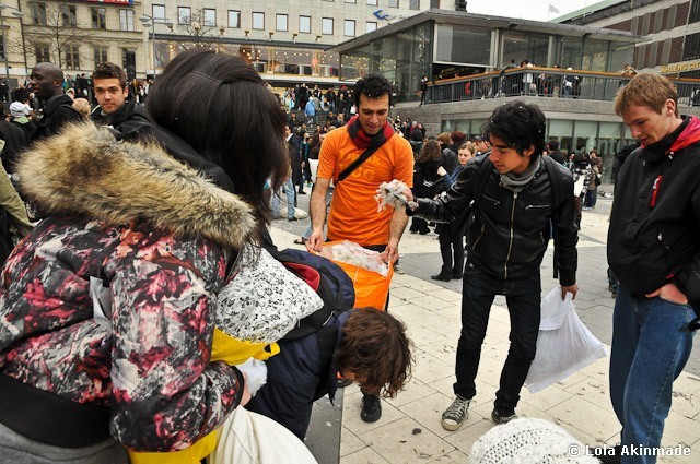 Pillow Fight Day in Stockholm - Photography by Lola Akinmade Akerstrom Pillow Fight Day in Stockholm - Photography by Lola Akinmade Akerstrom