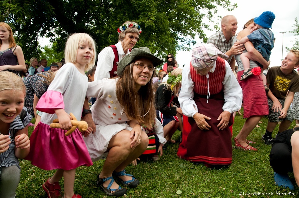 Celebrating Midsummer in Sweden - Photography by Lola Akinmade Åkerström Celebrating Midsummer in Sweden - Photography by Lola Akinmade Åkerström