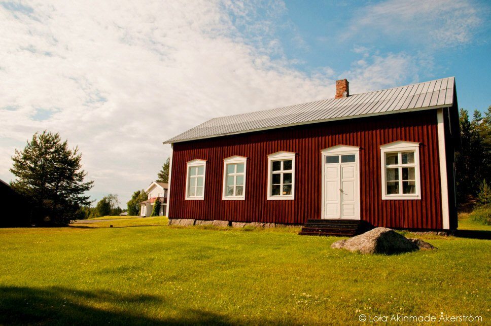 Falu red cottage in Sweden - Travel photography by Lola Akinmade Åkerström